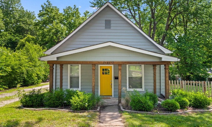 Rosedale Maison | Stylish West Plaza Retreat w/ Huge Yard, BBQ, and Games