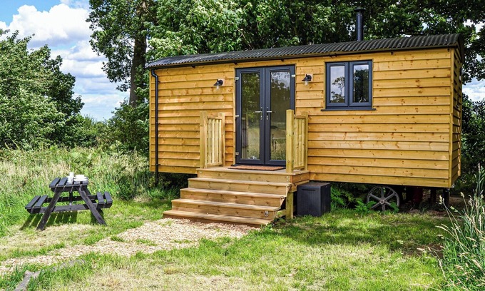 Irstead Cottage | 1 bedroom accommodation in Cantley