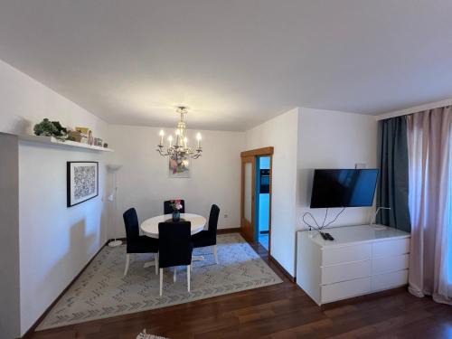 Modling Appartement | Stylish Youthful Condo in the Heart of Mödling, Fiatalos Boldog Otthon Mödling Szivében