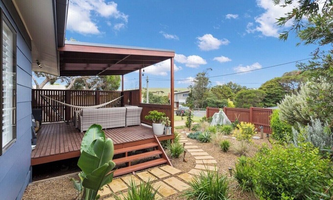 Smiths Beach Maison | Stylish Zen Bungalow w/ Firepit + Walk to Beach!