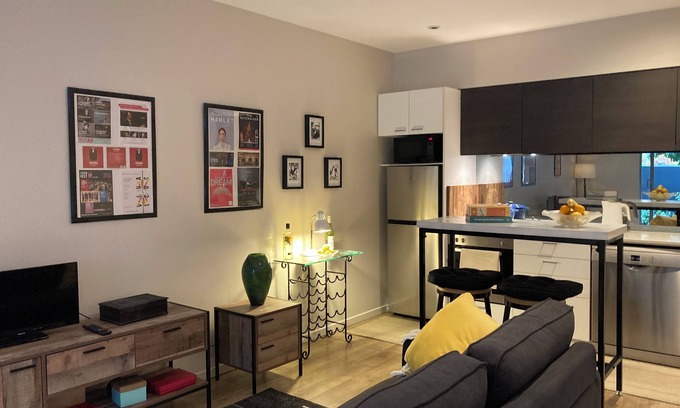Carlton North Appartement | Stylishly appointed apartment in Carlton - free parking and includes breakfast.