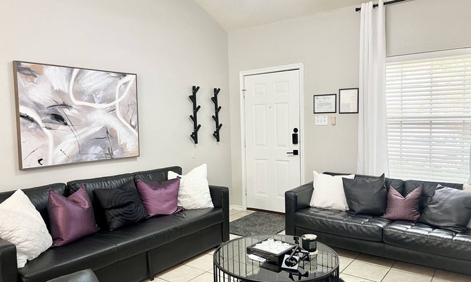 South Arlington Maison | Stylist home ~free 5 mins park & walk to AT&T Stadium