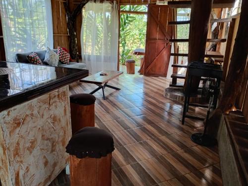 Katira Maison | su cabaña Río Celeste