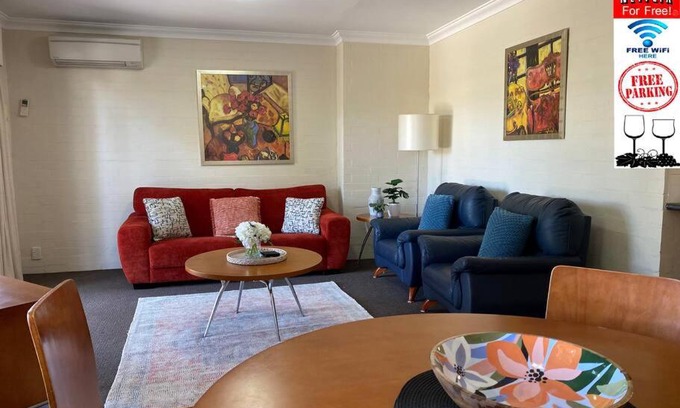 Subiaco Appartement | SUBI CENTRAL CLOSE CBD HOSPITALS WIFI NETFLIX WINE