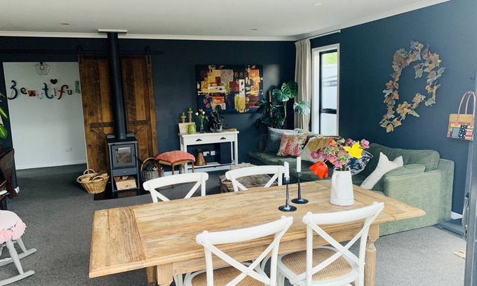 Saint Albans Maison | Suburban Oasis - A place to call home. Excellent for families.
