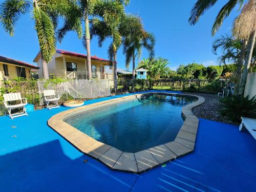 Petrie Maison | Suburban Paradise With a Pool