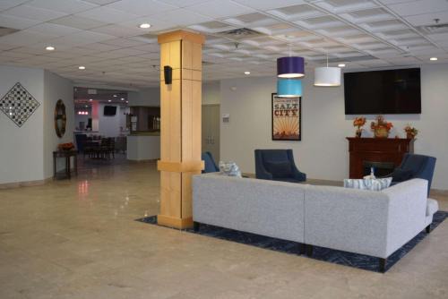 East Syracuse Hôtel | Suburban Studios East Syracuse Carrier Circle