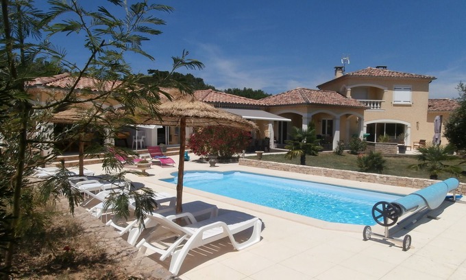 Saint-Etienne-de-Fontbellon Villa | SUD ARD VILLA LUXUEUSE PISCINE et SPA PRIVES wifi Fibre