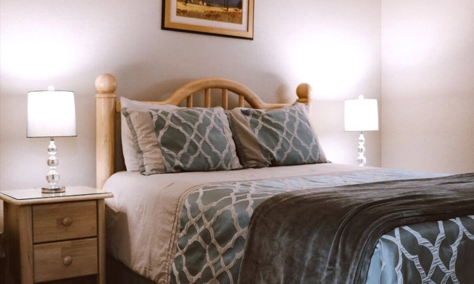 Shingletown Lit Et Petit-Déjeuner | Sugar Pine Room at Tall Timbers Bed & Breakfast