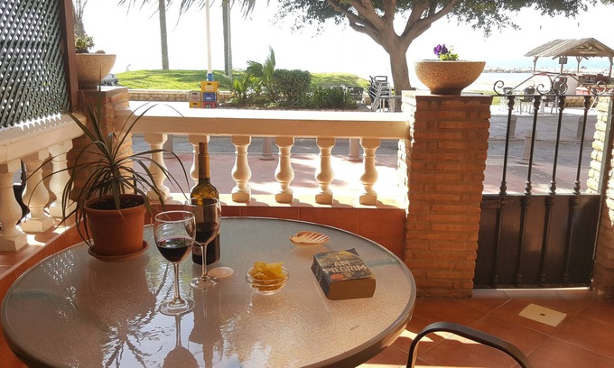 Malaga Appartement | Fit. 1ère ligne de plage. À PIED DE LA RUE. 2 CHAMBRES / 4 PERSONNES. WIFI ET SATELLITE.
