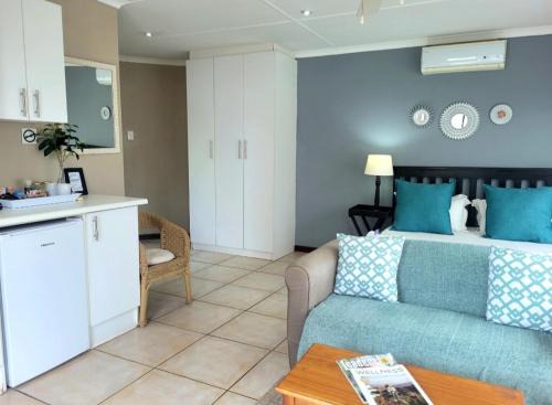 Beacon Bay Appartement | Suite 11- Deja' Blu Bed and Breakfast- East London