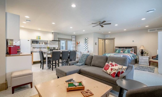 Leamington Appartement | Suite 15 · A Simply 'Suite' Escape!