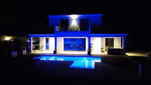 Gattieres Maison | SUITE 20m2 DANS VILLA PISCINE JACUZZI