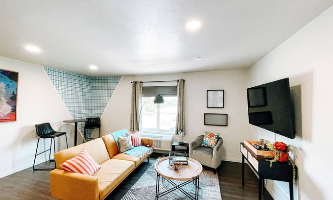 Midtown Appartement | Suite #23 Modern One Bedroom in Midtown, OKC!
