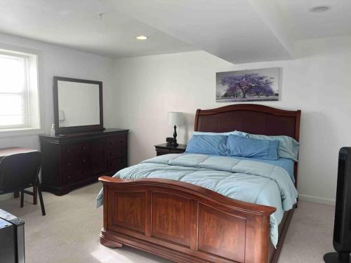 Bowie Maison | SUITE A - Private Cozy, Spacious Suite with Private Bathroom