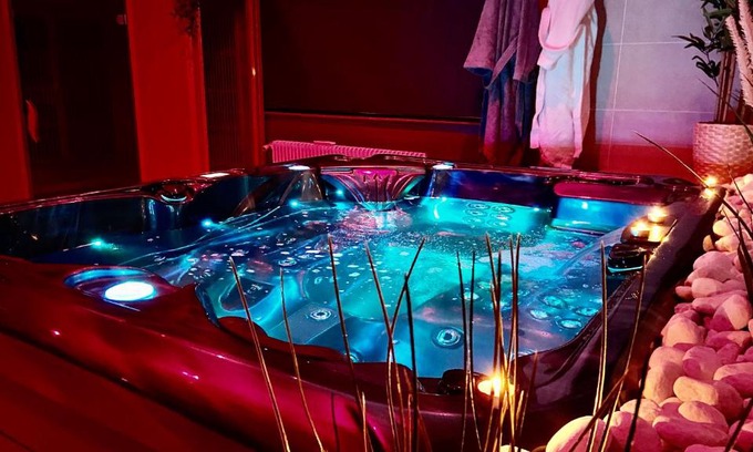 Evreux Hôtel | Suite avec Jacuzzi et Sauna Privée