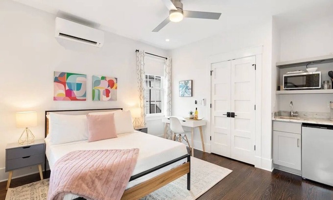 Westside Appartement | Suite B1 at 697 King