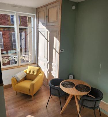 Charleville-Mezieres Appartement | Suite Delvincourt - Rue Calme dans centre - Parking gratuit à proximité