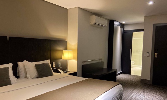 Reboucas Maison | Suite Double by ¼ UmQuarto 3-PR.