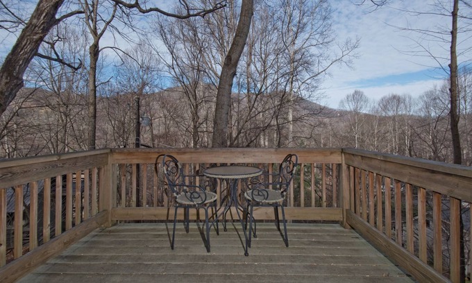 Maggie Valley Maison | Suite Escape Mountainside Retreat