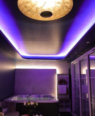 Chauviniere Lit Et Petit-Déjeuner | Suite Jacuzzi privatif Li Li et Rose
