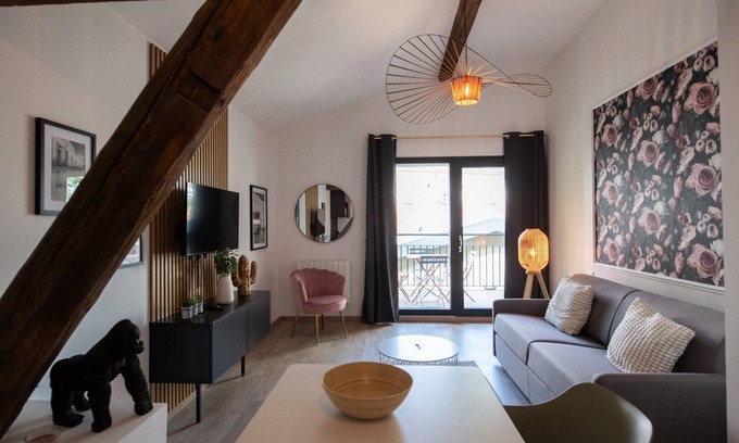 Charlier - Valvert Appartement | Suite Kella 2 - Tassin - Beau studio rénové
