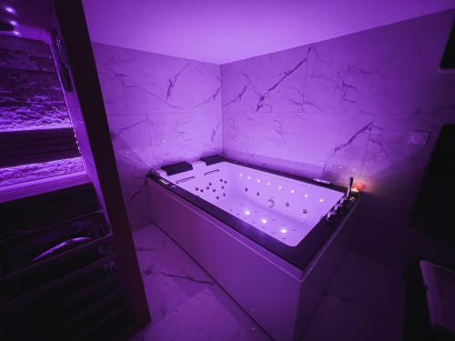 Lisieux Lit Et Petit-Déjeuner | Suite KING Size SAUNA JACUZZI