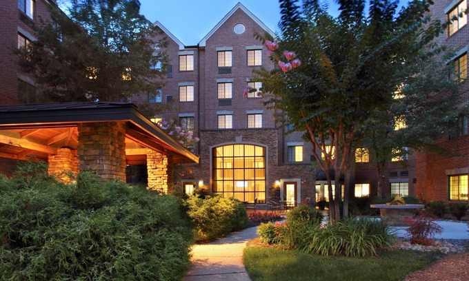 McLean Copropriété | Suite Near DC | Free Breakfast + On-Site Fitness Center | Great for Business Travelers!