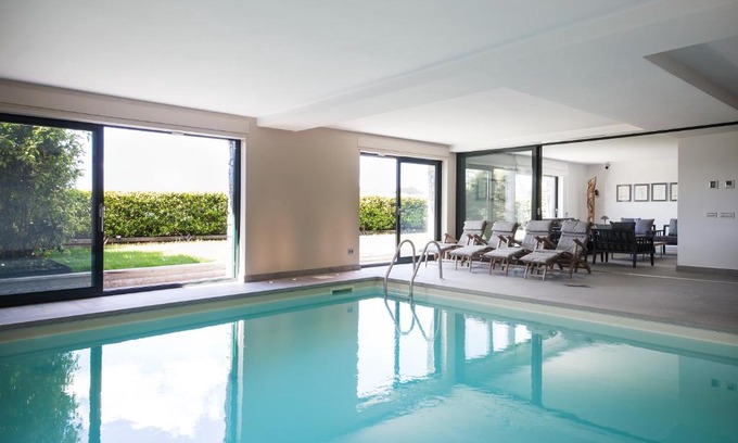 Como Appartement | SUITE & POOL-Como House-160 mt-Private Indoor Swimming Pool, heated all year-Private Covered Parking-Private Garden and terrace-Fully equipped Kitchen