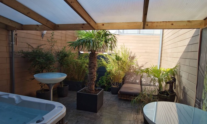 Tourcoing Maison | Le jardin de Thailande-Casa-Romántico-Baño con ducha-Patio