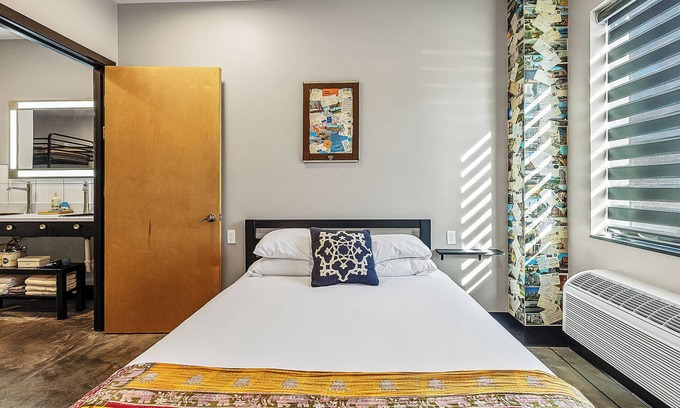 Pacific Hôtel | Suite with kitchen near Six Flags and the St. Louis area in boutique hotel with onsite activities