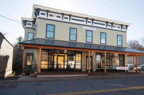 Dalton Appartement | Suites on Main - Unit 1