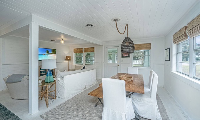 Sullivan's Island Maison | Sullivans Retreat Amazing Views on Conch Creek, Pet Friendly 30 Night Min.