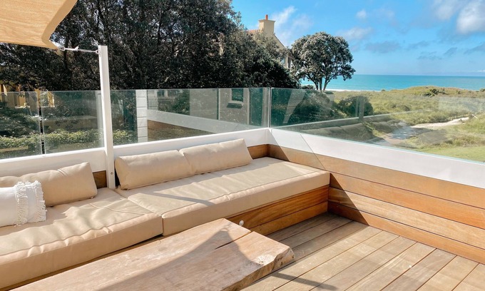 Mount Maunganui Maison | Sully’s Beach House: 45 seconds to beach, sleeps 7