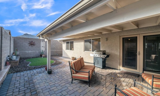 Paradise Valley Village Maison | Summer All Year Round 2 Bedroom Home by RedAwning