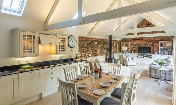 Weybourne Maison | Summer Barn