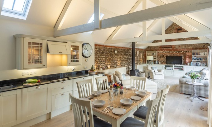 Weybourne Maison | Une fabuleuse conversion de grange de plain-pied de luxe située dans un village paisible.