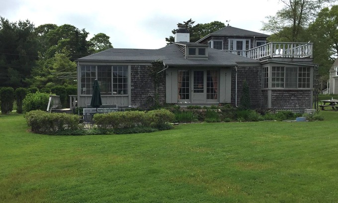 Nonquitt Cottage | Summer Beach Cottage à Nonquitt. Étapes de la plage, golf, tennis.