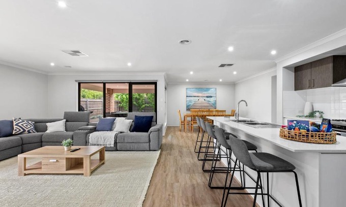 Armstrong Creek Maison | Summer Breeze - 10 mins to Barwon Heads & Torquay!