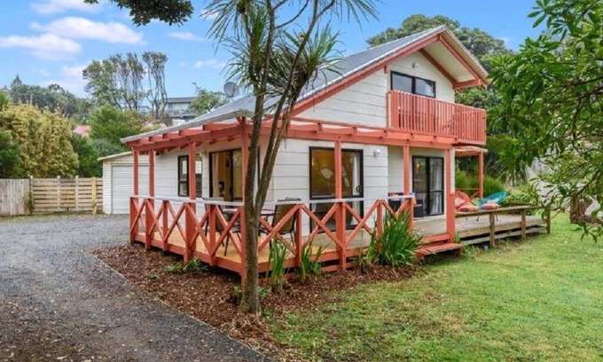 Raumati South Maison | Summer by the beach