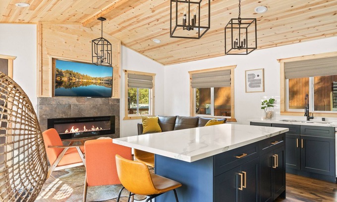Big Bear Lake Maison | Winter cabin next to the Village and Snow Summit