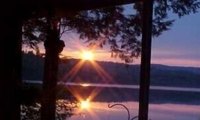 Strafford Cottage | Chalet d'été sur un lac isolé