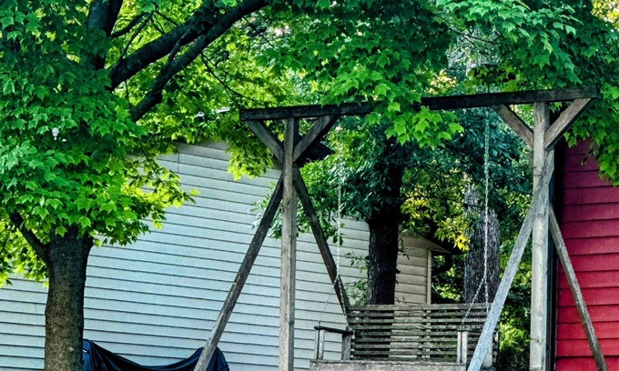 Spirit Lake Maison | Summer Escape on Spirit Lake - Private Lake Access, Fire-pit & Grill Sleeps 12