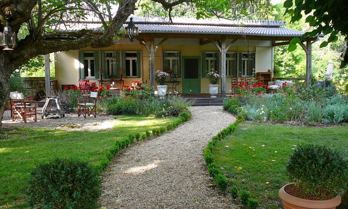 Villars Cottage | GITE D' ÉTÉ DANS PARC DU CHÂTEAU DE VILLARS EN PERIGORD