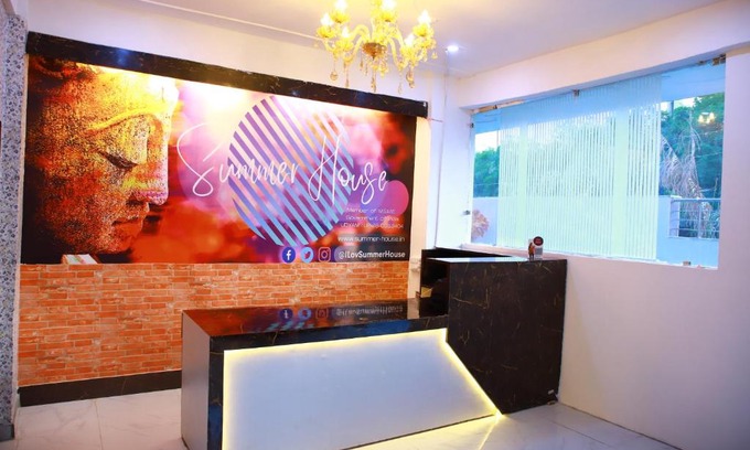 Sector 70 Appartement | Summer House