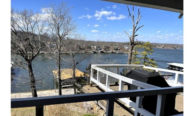 Lake Ozark Copropriété | Quiet and Chic 1 bedroom condo with amazing views!