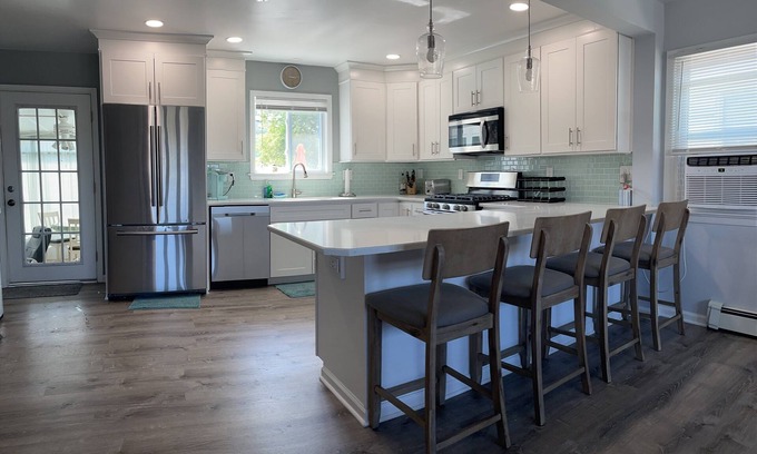 Point Pleasant Beach Maison | Summer modern rental. Close to the beach.