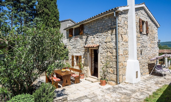 Rakalj Maison | Maison de vacances Mara en pierre, près de la mer dans un lieu de vacances calme, avec bain à remous extérieur