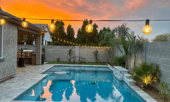 Glendale Maison | Summer Paradise! 6 LED 4K TV's w/POOL
