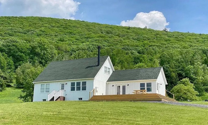 Copake Falls Maison | Summer rental 4Br - Big views + Pond, 10 acres bwtn Hudson and Great Barrington